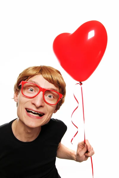 Cara feliz com um balão de coração — Fotografia de Stock