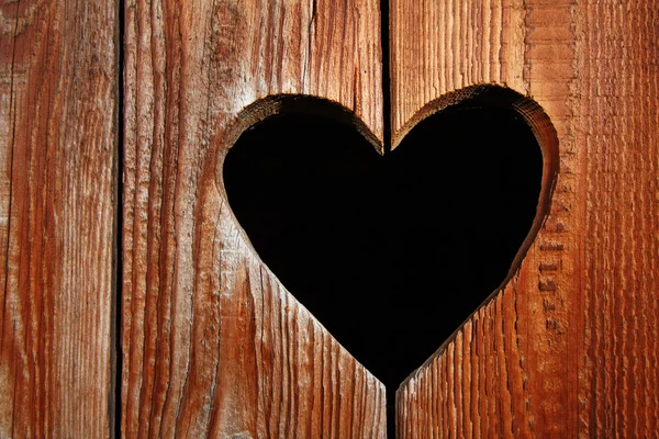 Drewniane drzwi z sercem — Zdjęcie stockowe