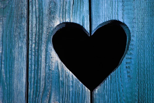 Porta de madeira com coração — Fotografia de Stock