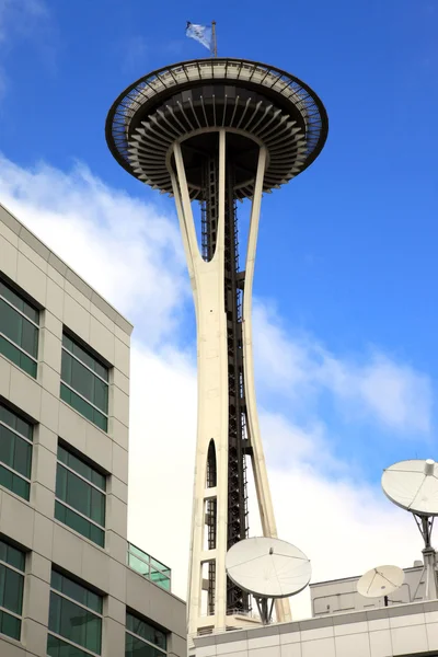 Seattle Space Needle Tower & satellite dishes. — Stock Photo, Image