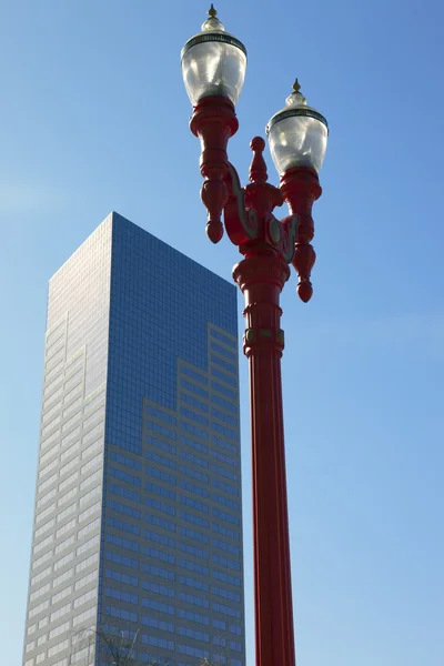 A lamp-post & skyscraper. — Stock Photo, Image