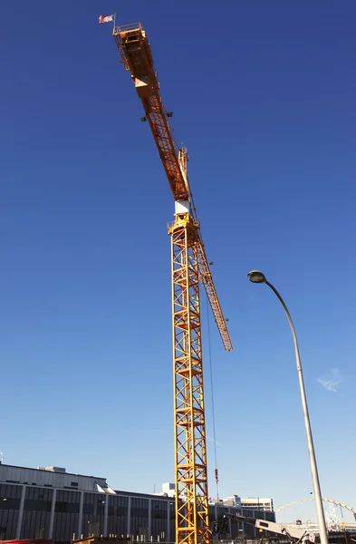 Tall crane at work, Portland OR. — Stock Photo, Image