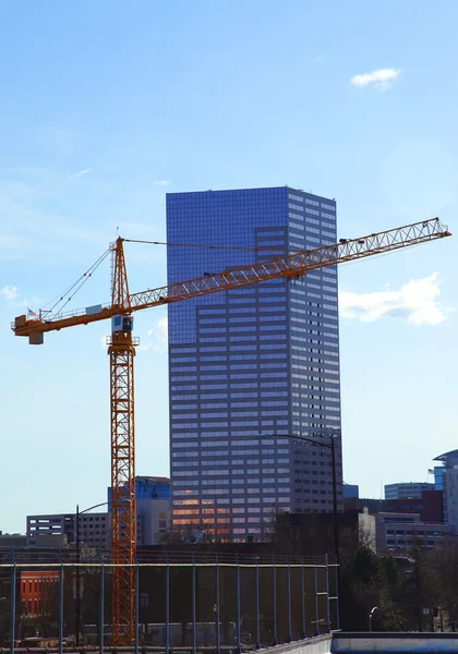 A tall crane at work. — Stock Photo, Image