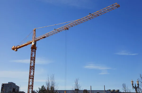 Tall crane at work. — Stock Photo, Image