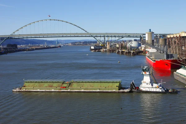 Barcaza & barco de empuje, Portland O . —  Fotos de Stock