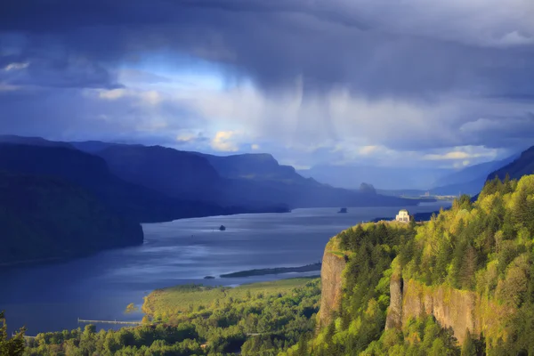Rainfall & changing weather in the Columbia Gorge OR. — Stock Photo, Image