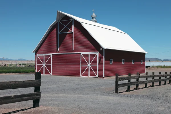 New Barn and fence, south Oregon. — Stock Photo, Image