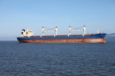 Kargo gemisi astoria Oregon'da demir attı..