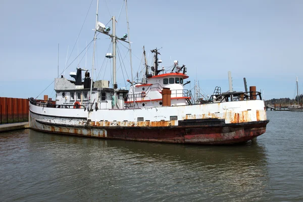 Navios de pesca velho & novo, Astoria Oregon . — Fotografia de Stock