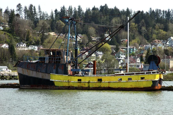 Burned fishing vessel, Astoria OR. — Stock Photo, Image