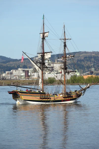 Galeón navegando en el río Columbia O . — Foto de Stock