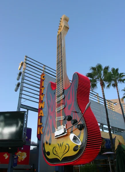Eine riesige E-Gitarre. — Stockfoto