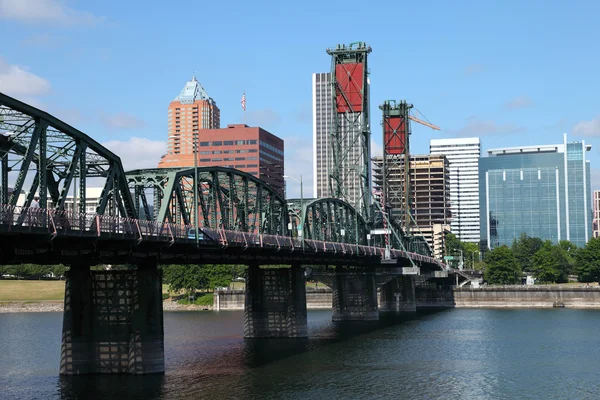 The Hawthorne bridge and Portland OR., skyline. — Stock Photo, Image