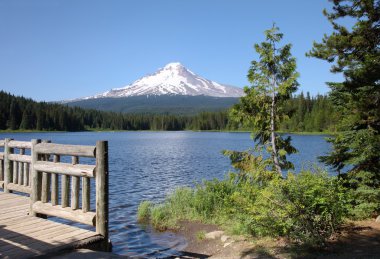 Trillium Lake & Mount Hood, Pacific northwest outdoors. clipart