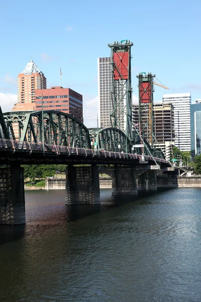 A ponte Hawthorne e Portland OR., skyline . — Fotografia de Stock