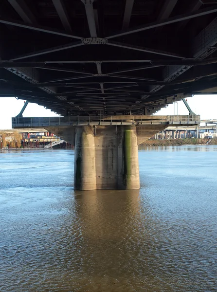 Underneath the Hawthorne bridge, Portland OR. — Stockfoto