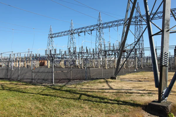 Energía eléctrica y sistema de suministro . — Foto de Stock