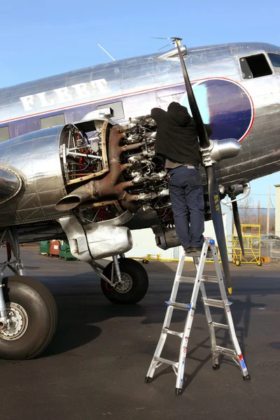 Aircraft technician. — Stock Photo, Image