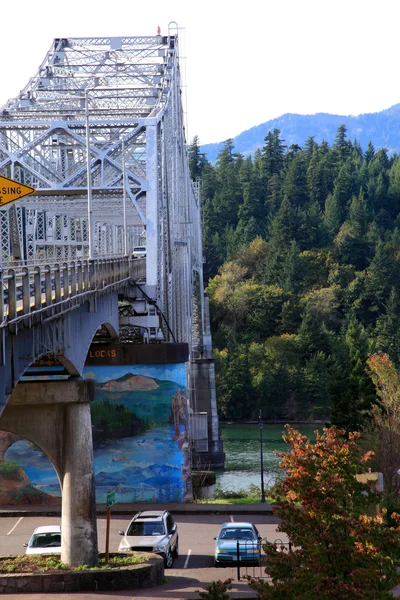 Ponte degli dei vista laterale, Oregon . — Foto Stock