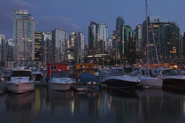 Vancouver BC & yachts at dusk, Canada. — Stock Photo, Image