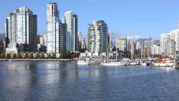 Vancouver BC horizonte frente al mar del sur & veleros . —  Fotos de Stock
