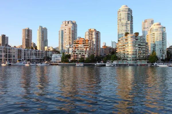 Vancouver bc Dél waterfront skyline & vitorlások. — Stock Fotó