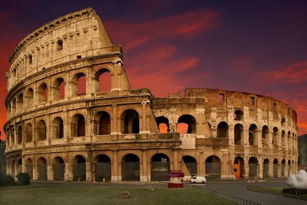 Koloseum w zachód słońca — Zdjęcie stockowe