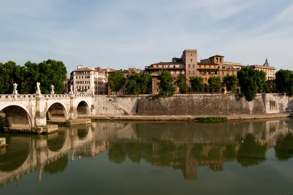 查看在台伯河对岸的罗马 — 图库照片