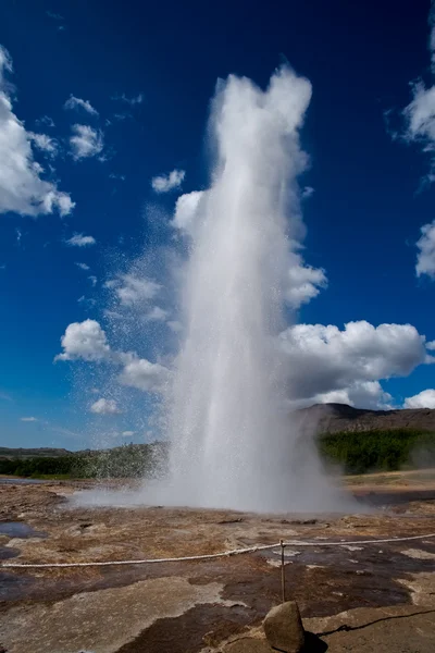 ストロックル間欠泉の噴火 ストック写真