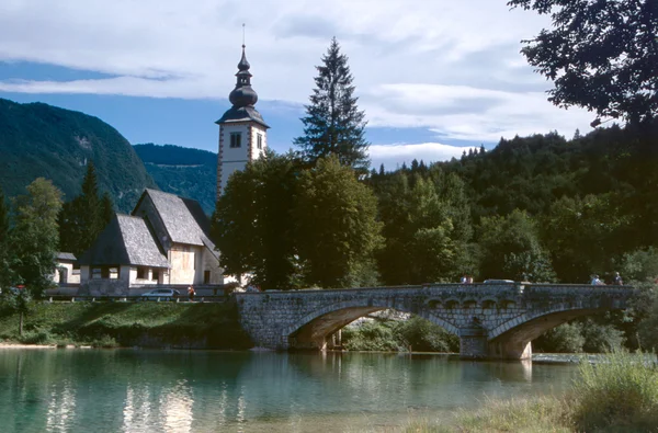Kościół w Alpach slowenian — Zdjęcie stockowe