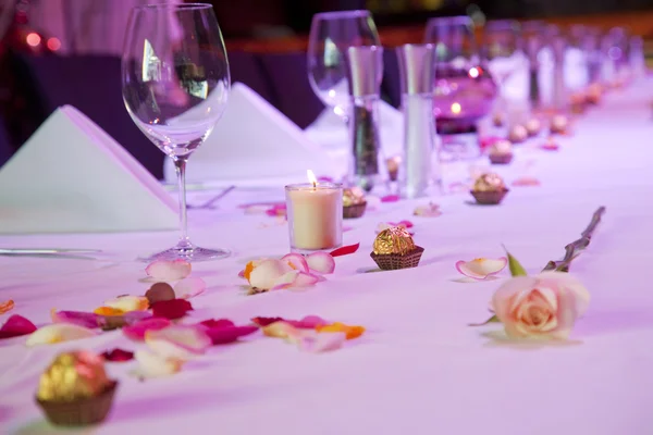 Restaurant tabel voor speciale occation instellen — Stockfoto