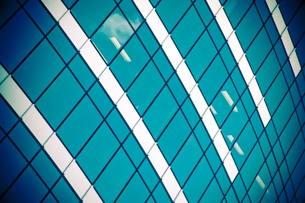 Edificio aziendale con finestre per uffici — Foto Stock