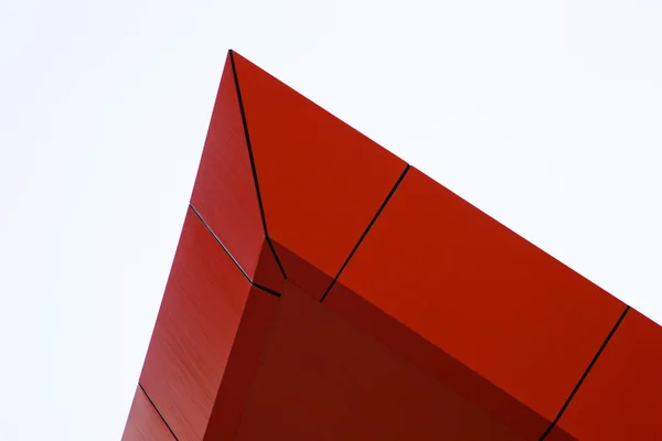 Pico vermelho edifício característica arquitetural — Fotografia de Stock