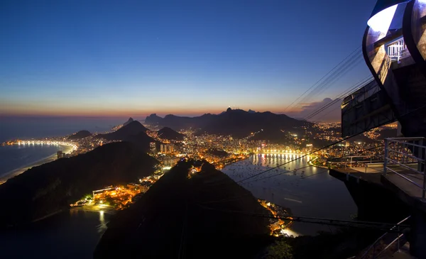巴西里约热内卢从糖面包山的夜景 — 图库照片