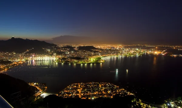Visões noturnas do Rio De Janeiro Brasil a partir de Sugar Loaf Mountain — Fotografia de Stock