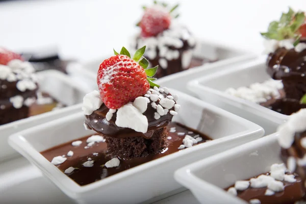 Chocolade mudcake met aardbei — Stockfoto