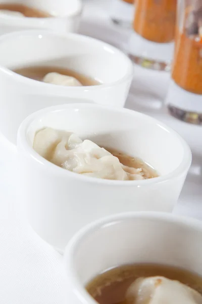 Asijská polévka s knedlíčky — Stock fotografie