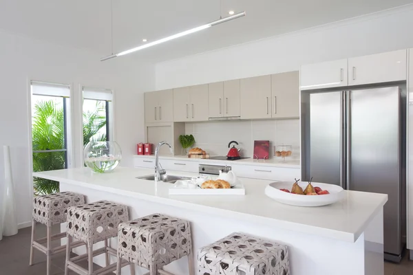 Köket i nya moderna radhus — Stockfoto