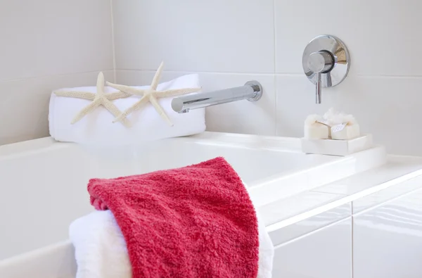 Baño en casa adosada moderna —  Fotos de Stock