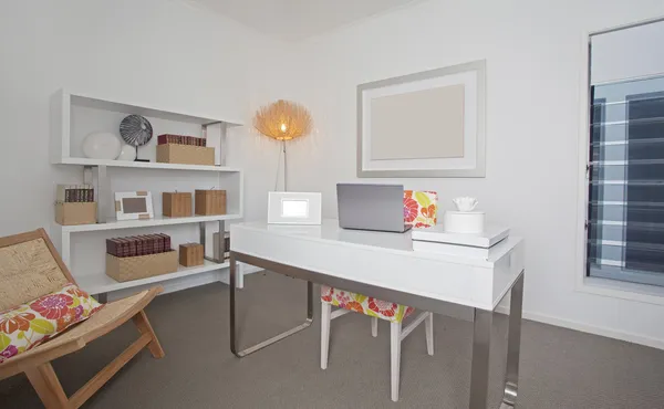 Home Office in modernem Reihenhaus — Stockfoto