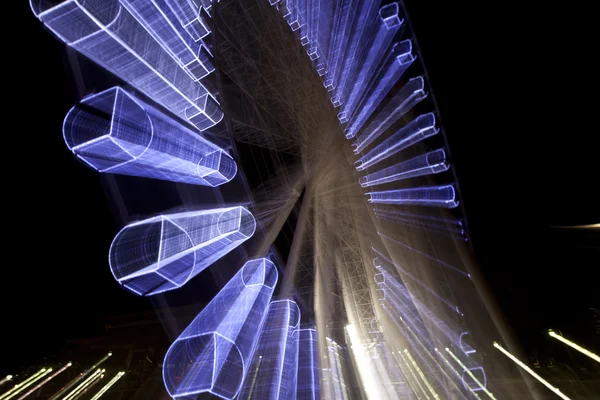 Roda gigante brilhando à noite — Fotografia de Stock