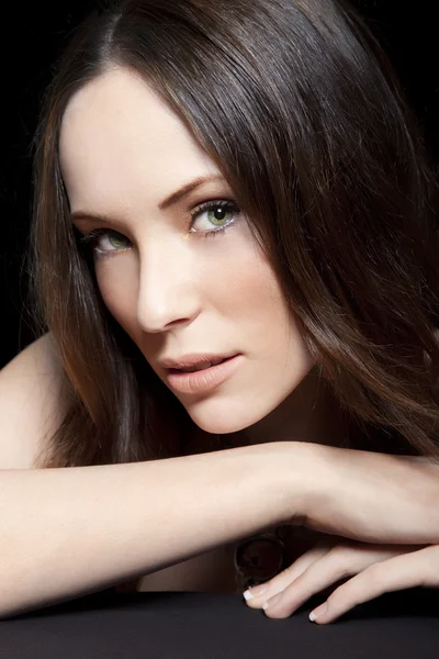 Jonge brunette vrouw schoonheid shot studio — Stockfoto