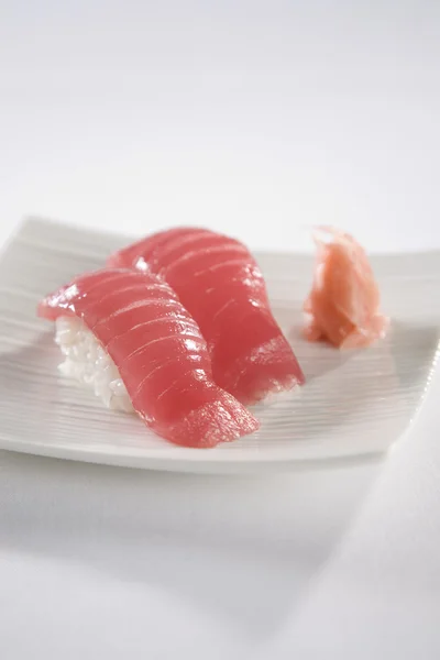 Tonfisk sushi tallrik — Stockfoto