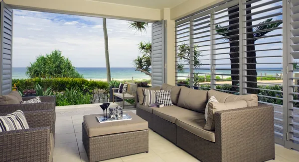 Beautiful waterfront suite with ocean views — Stock Photo, Image