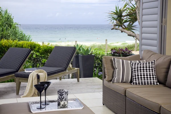 Nabrzeże piękny apartament z widokiem na ocean — Zdjęcie stockowe