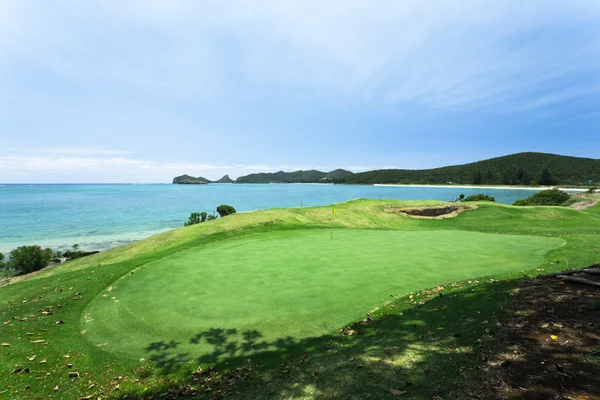 Golfbaan door de zee — Stockfoto