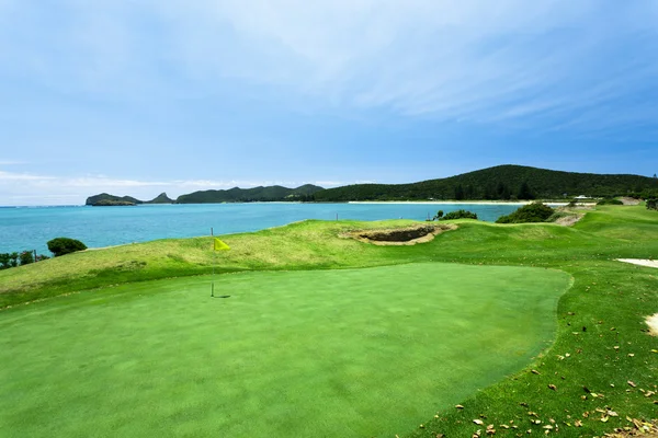 Campo de golf junto al mar —  Fotos de Stock