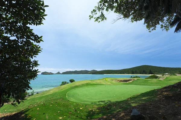 Campo da golf vicino al mare — Foto Stock