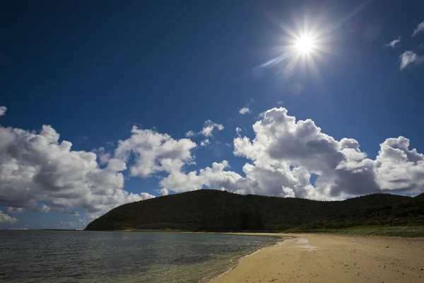 Zonsondergang op tropcial eiland — Stockfoto
