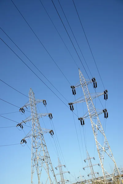 Iki elektrik direkleri — Stok fotoğraf